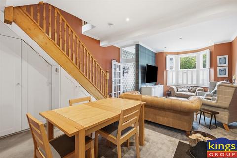3 bedroom house for sale, Gloucester Road, London