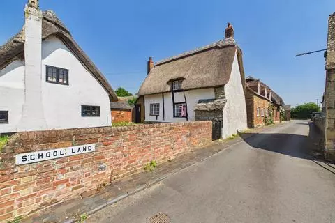 1 bedroom cottage for sale