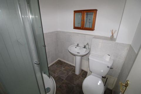2 bedroom semi-detached house to rent, Dadford View, Brierley Hill