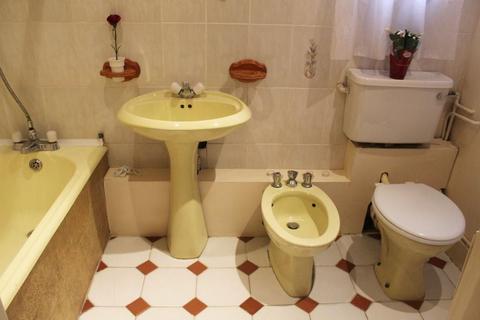 1 bedroom flat for sale, Squires Lane, London, N3