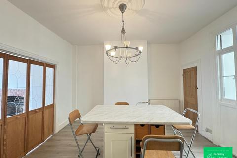 3 bedroom terraced house to rent, Lewis Gardens, London