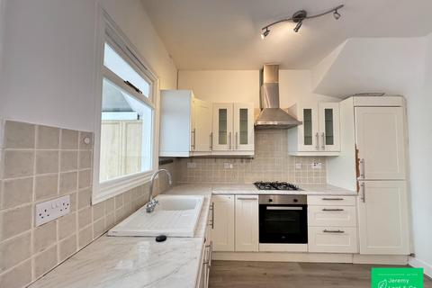 3 bedroom terraced house to rent, Lewis Gardens, London