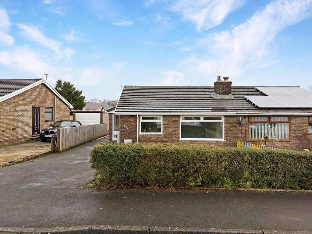 2 bedroom semi-detached bungalow for sale