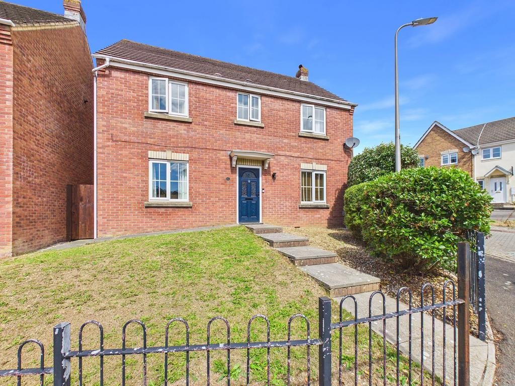 4 bedroom detached house for sale