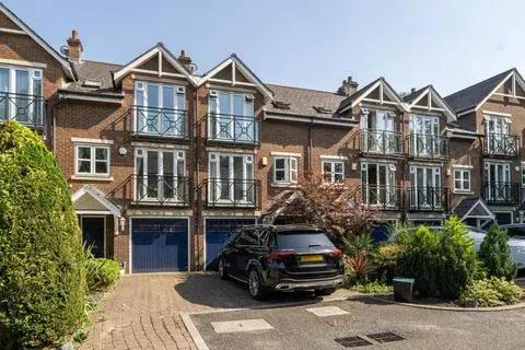 4 bedroom terraced house for sale