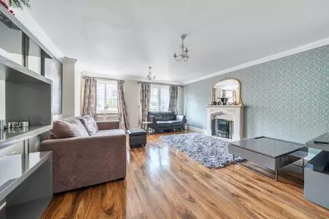 4 bedroom terraced house for sale - View 2