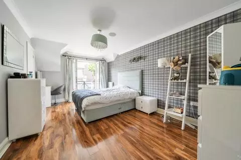4 bedroom terraced house for sale - View 5