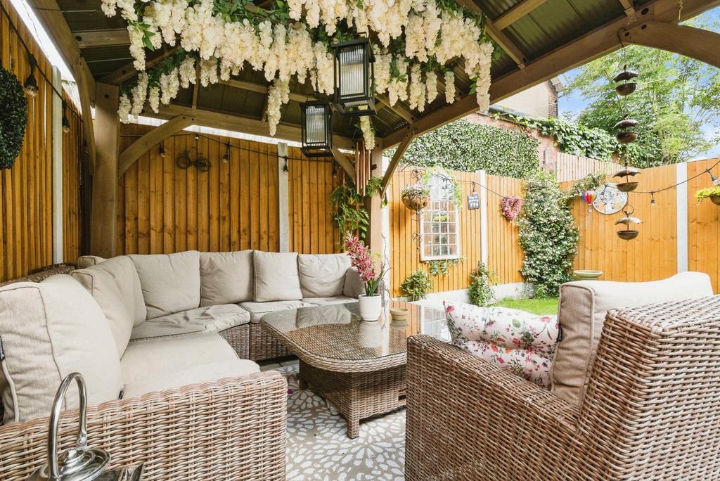 House in London, London Borough of Havering - More