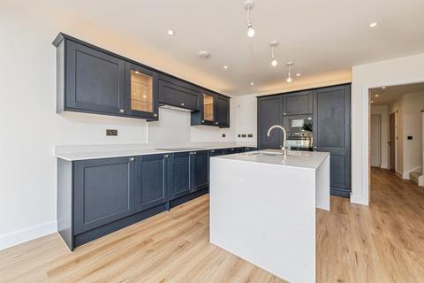 4 bedroom detached house for sale, Pentlands, New Mill Road, Holmfirth