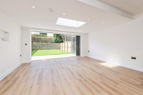 4 bedroom detached house for sale, Pentlands, New Mill Road, Holmfirth