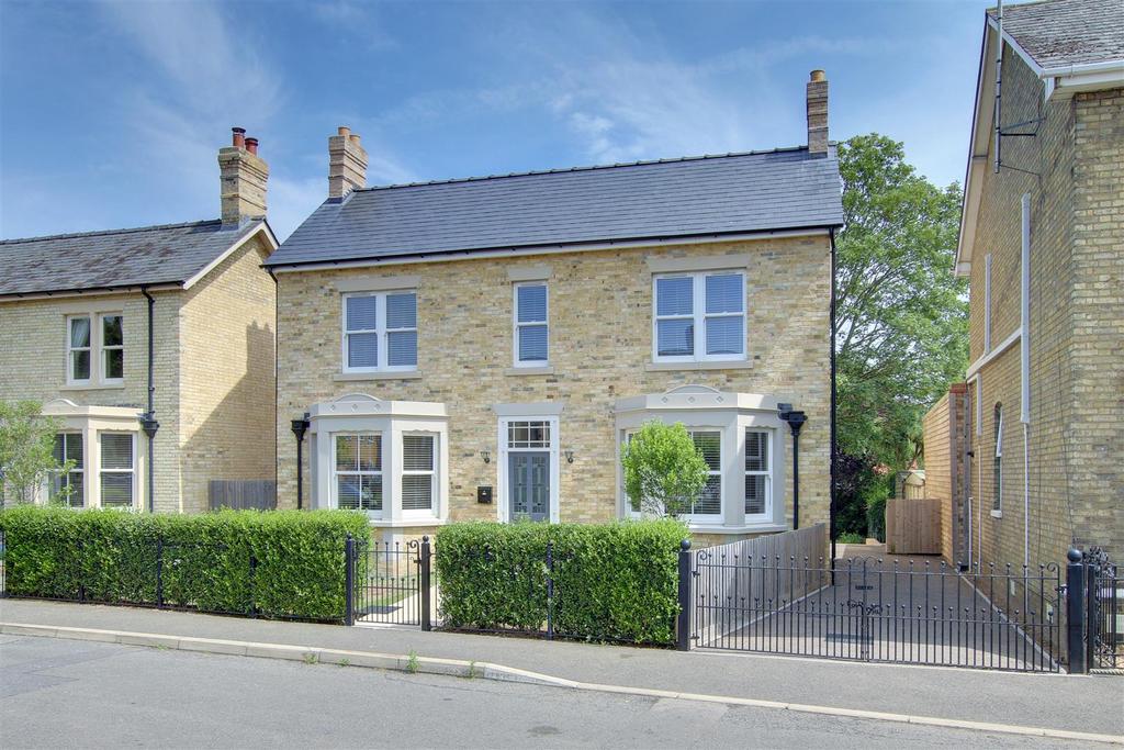 4 bedroom detached house to rent