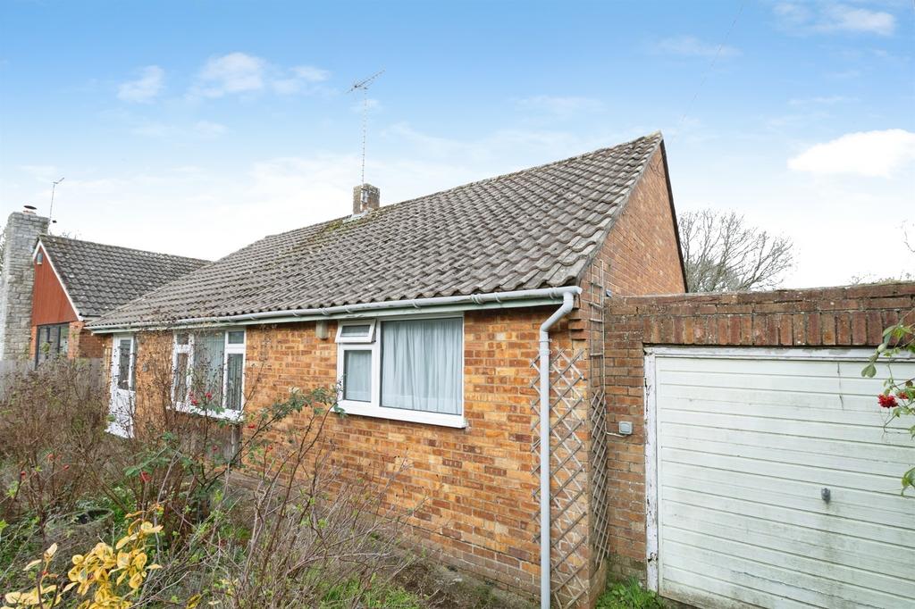 2 bedroom detached bungalow for sale