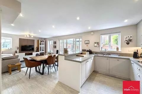 4 bedroom detached house for sale - View 5