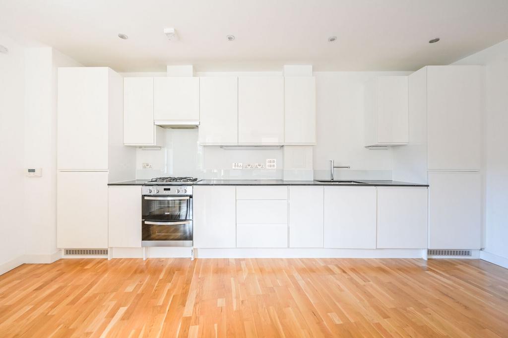 Apartment in London, Higham Hill, Walthamstow - View 4