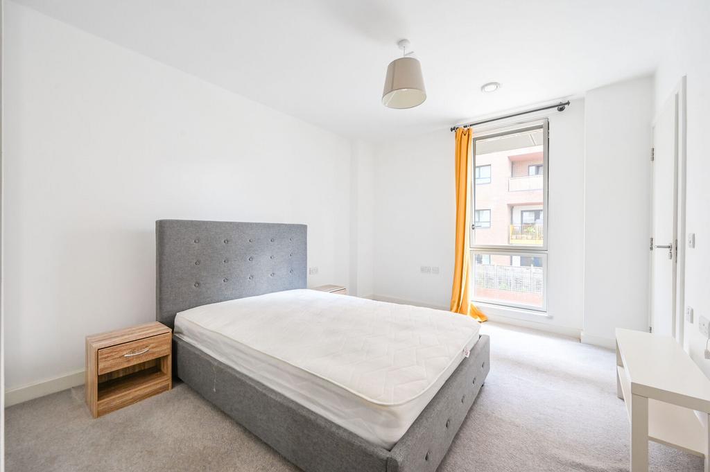 Apartment in London, Higham Hill, Walthamstow - View 5