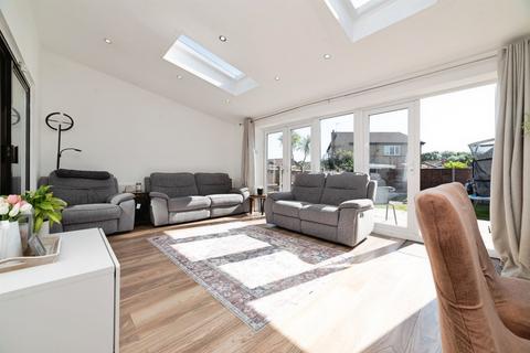 3 bedroom detached house for sale, Maplewood Avenue, HULL