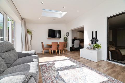 3 bedroom detached house for sale, Maplewood Avenue, HULL