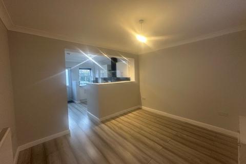 2 bedroom property to rent, Wood Street, KIDDERMINSTER, DY11
