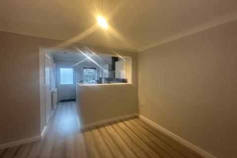 2 bedroom property to rent, Wood Street, KIDDERMINSTER, DY11