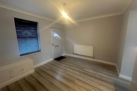 2 bedroom property to rent, Wood Street, KIDDERMINSTER, DY11