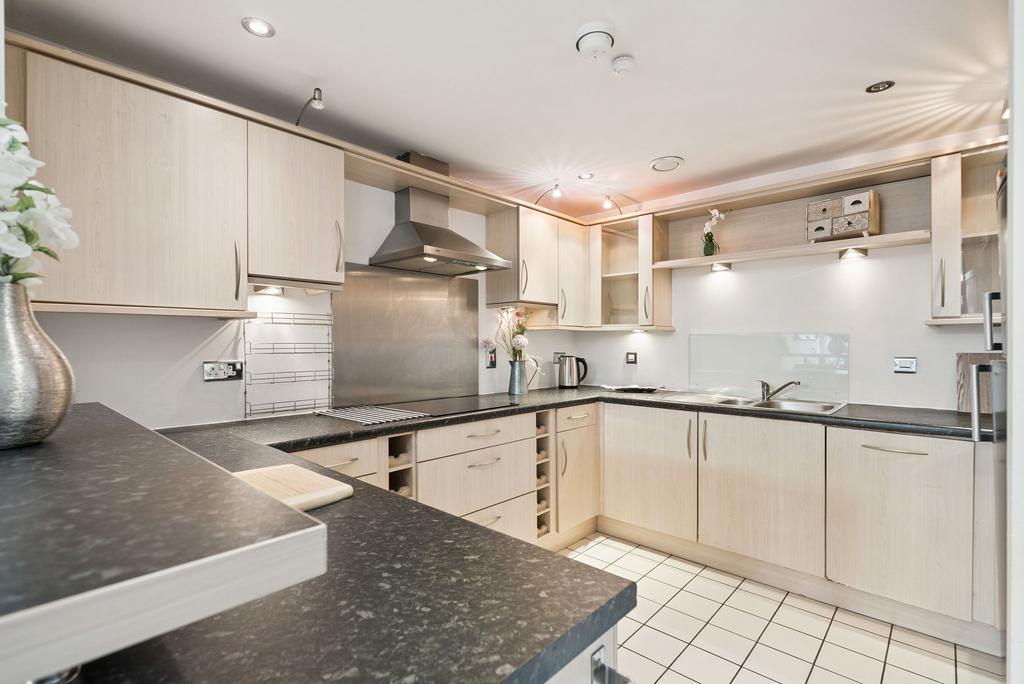 Apartment in Glasgow, Kingston - View 5