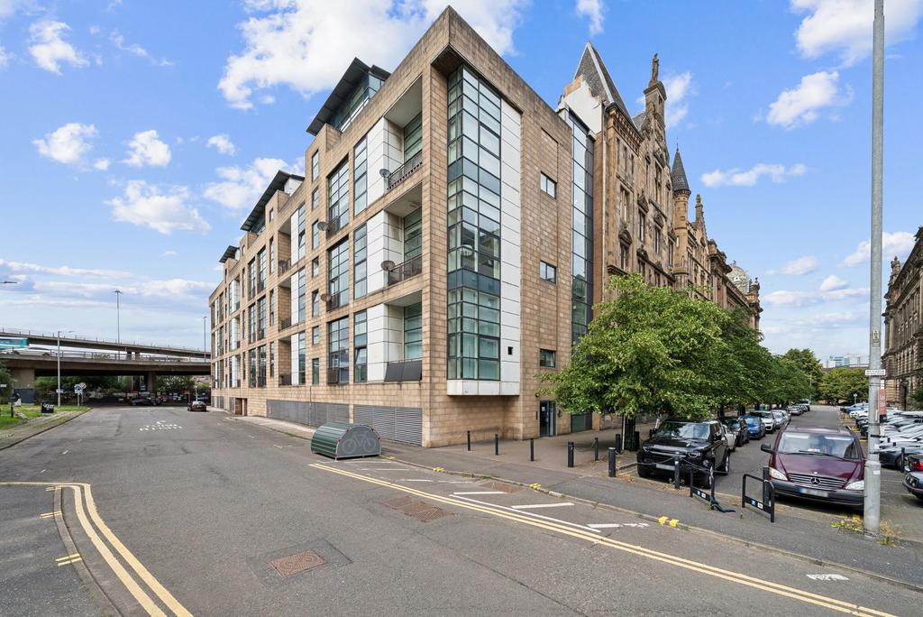 Apartment in Glasgow, Kingston - View 2