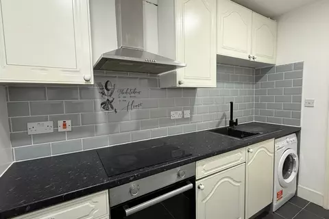 1 bedroom flat to rent - View 2