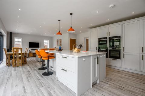4 bedroom detached house for sale, 167c Wood Lane, Earlswood