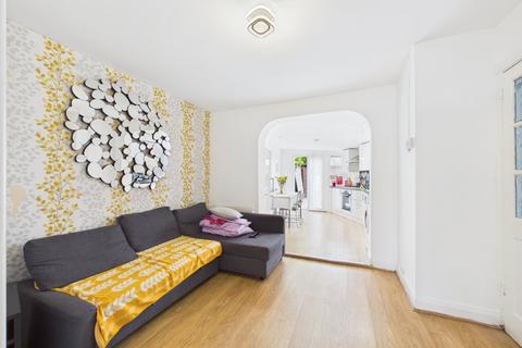 3 bedroom end of terrace house to rent, London Road, Feltham, Surrey, TW14