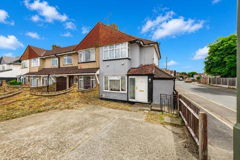3 bedroom end of terrace house to rent, London Road, Feltham, Surrey, TW14