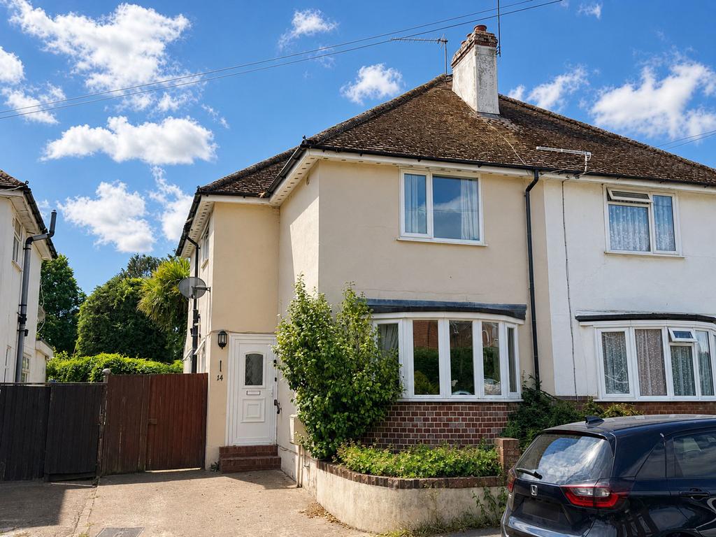 3 bedroom semi-detached house to rent