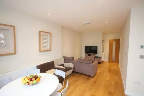 1 bedroom in a house share to rent - View 4
