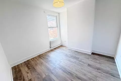 3 bedroom flat for sale - View 3