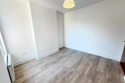 3 bedroom flat for sale - View 4