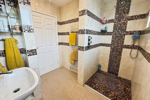 2 bedroom bungalow for sale, Thorpe Avenue, Lincolnshire LN1