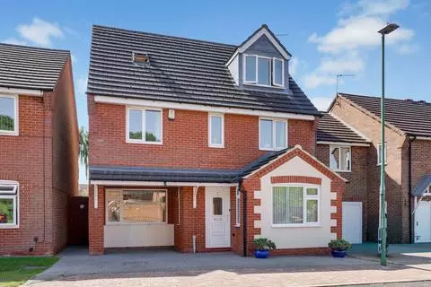 4 bedroom detached house for sale