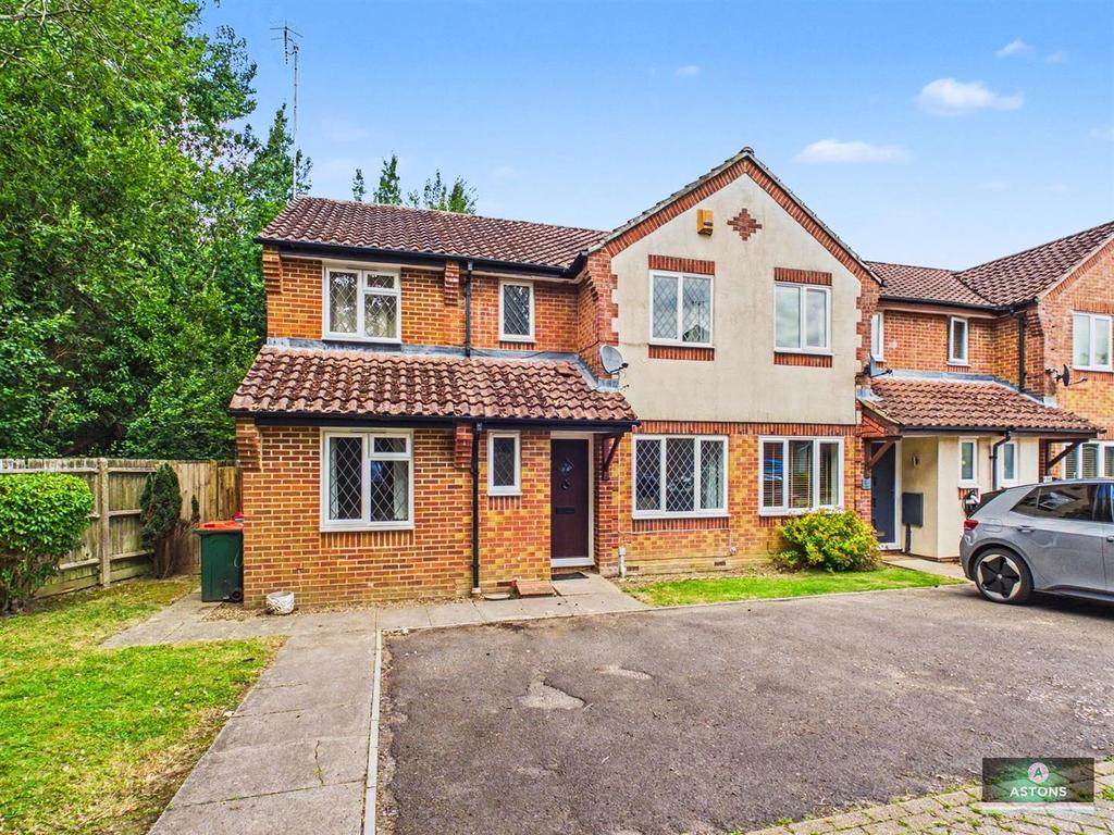 4 bedroom end of terrace house for sale in Maidenbower on OnTheMarket
