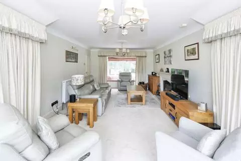 5 bedroom detached house for sale - View 2