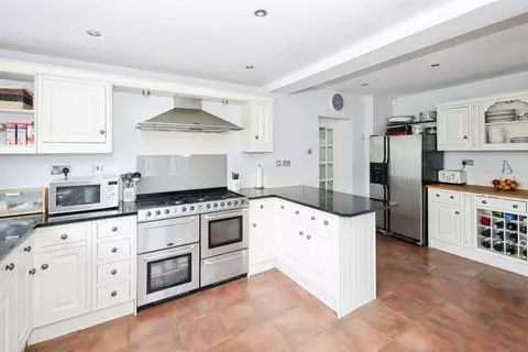 5 bedroom detached house for sale - View 4
