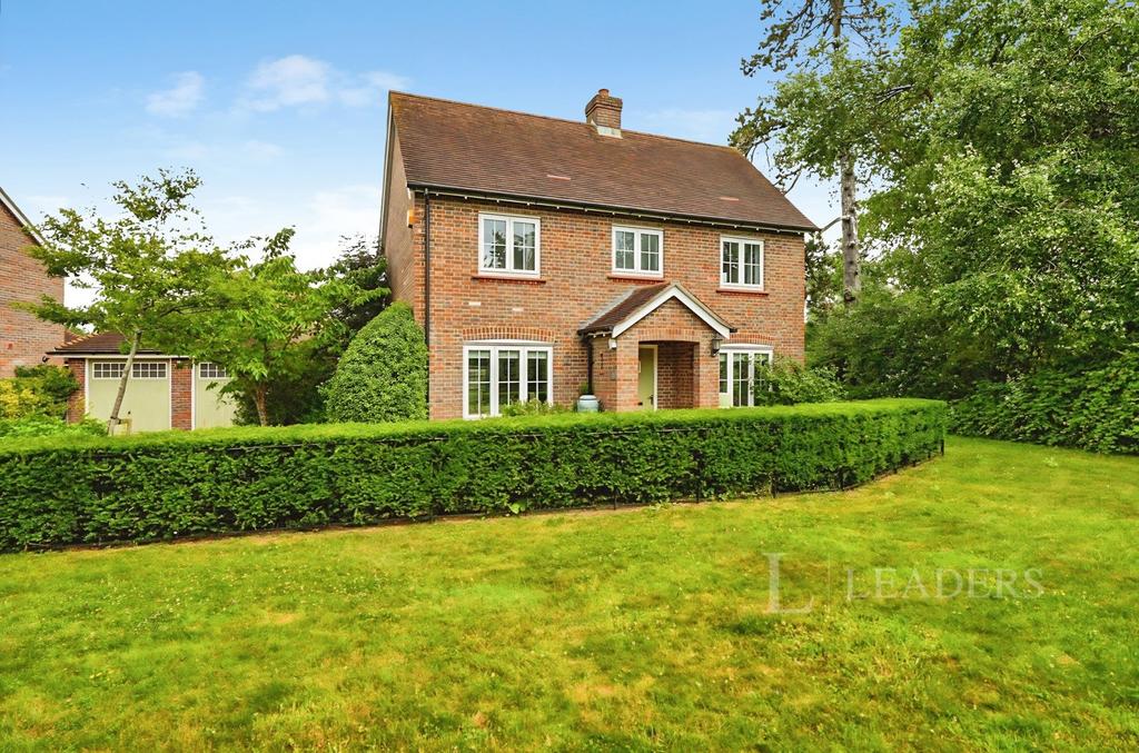 4 bedroom detached house for sale in Bognor Regis on OnTheMarket