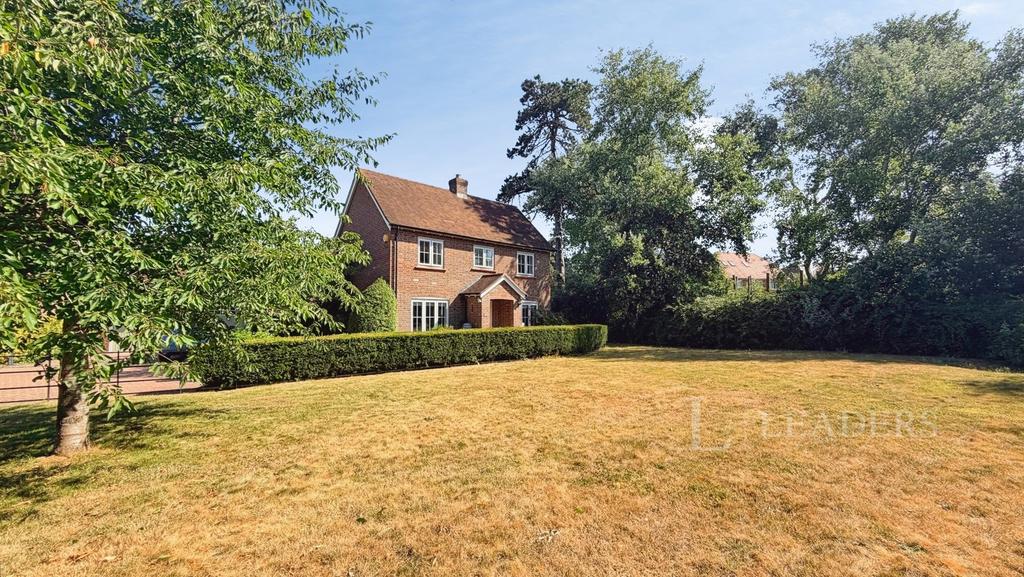 4 bedroom detached house for sale in Bognor Regis on OnTheMarket