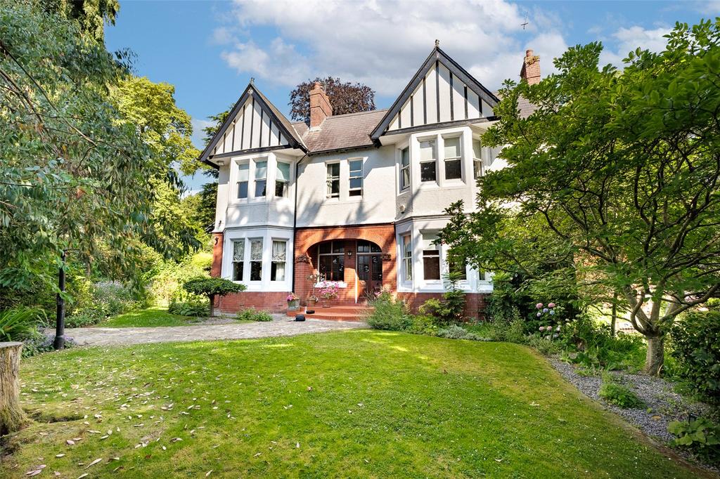 6 bedroom detached house for sale