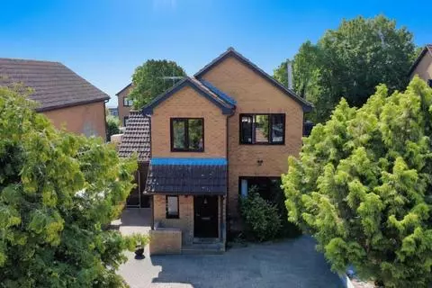 3 bedroom detached house to rent, Reading