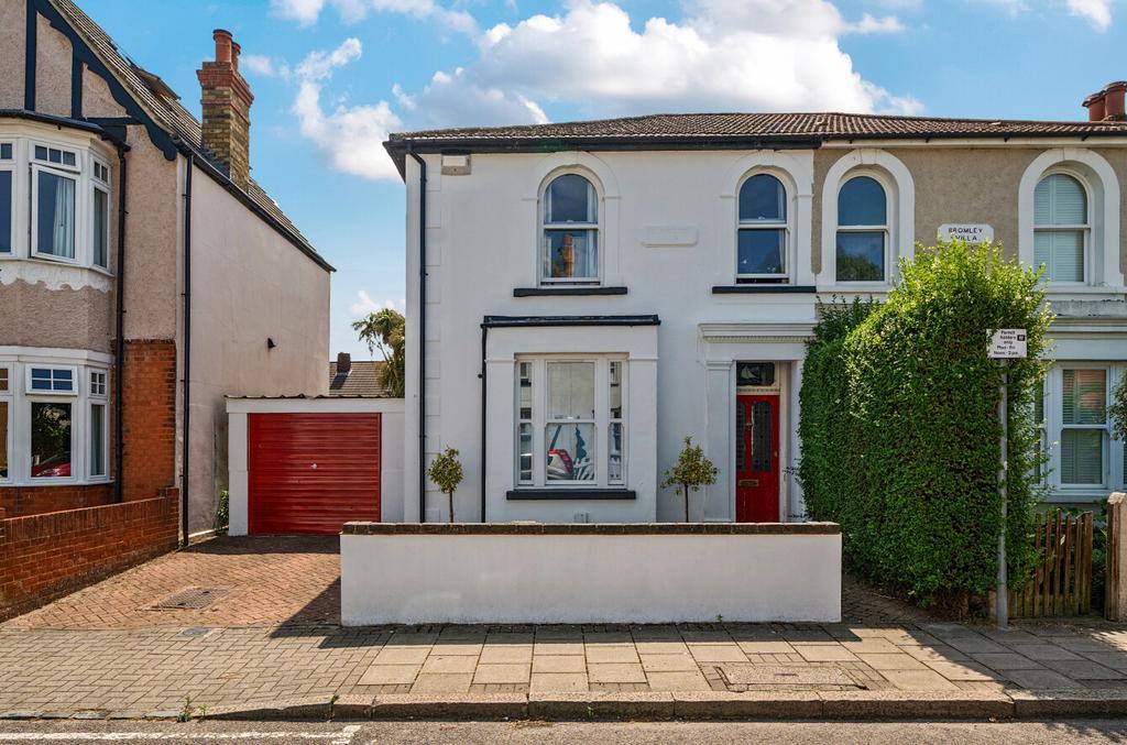 3 bedroom semi-detached house for sale in Bromley on OnTheMarket