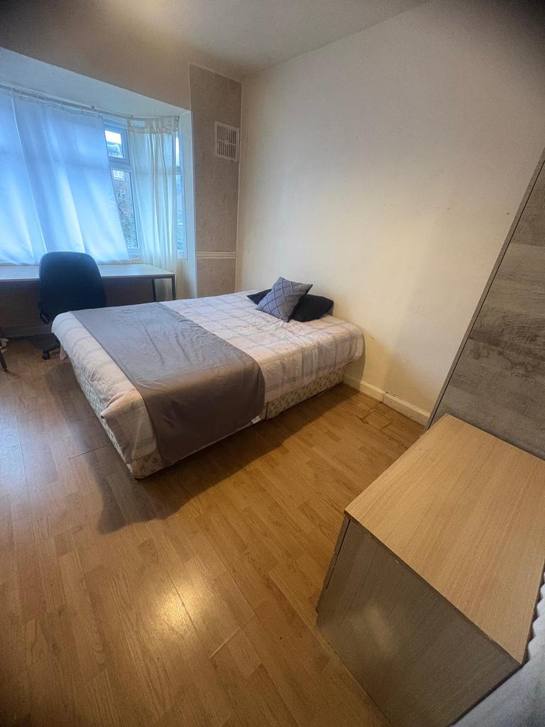 1 bedroom in a house share to rent