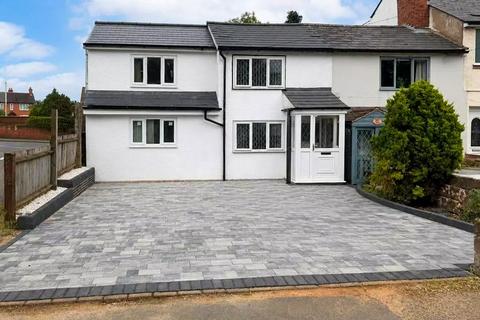 3 bedroom semi-detached house to rent, Birmingham Road, Bromsgrove B61