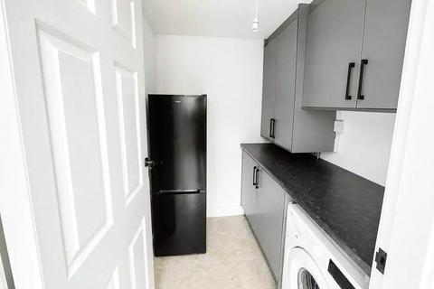 3 bedroom semi-detached house to rent, Birmingham Road, Bromsgrove B61