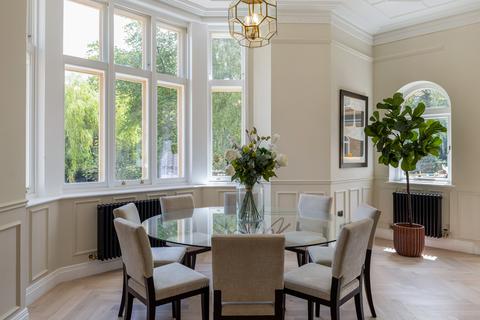 2 bedroom flat for sale, Nataly Gardens. Englefield Green, Egham, TW20