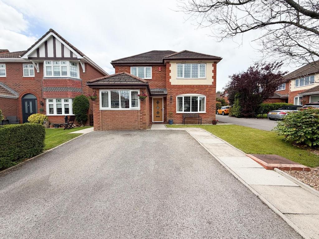 4 bedroom detached house for sale