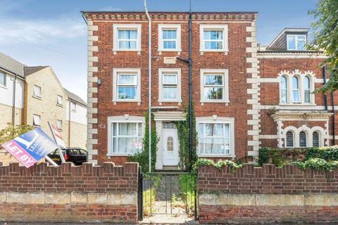 1 bedroom flat for sale, Ampthill Road, BEDFORD, Bedfordshire, MK42